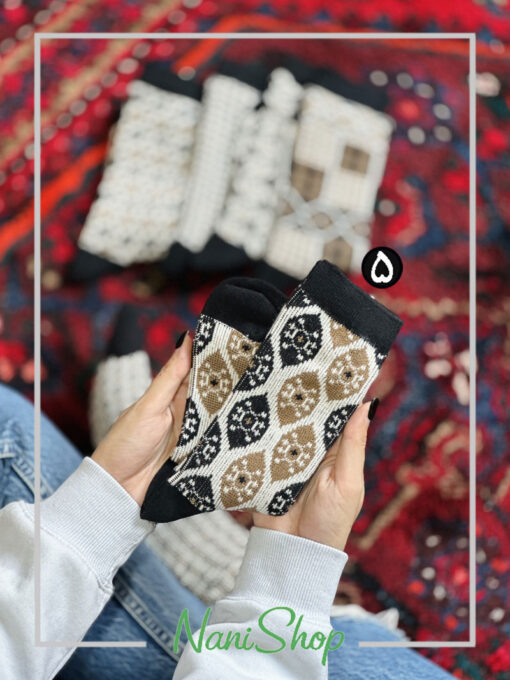 جوراب ساقدار بافت کبریتی طرح گل و برگ