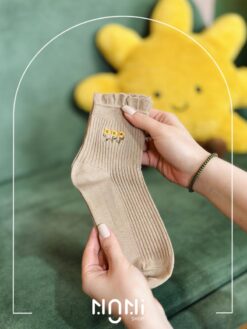 جوراب نیم ساق لبه چین دار طرح گلدوزی سه گل