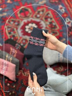 جوراب ساقدار بافت پشمی طرح ساق گلدار