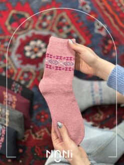 جوراب ساقدار بافت پشمی طرح ساق گلدار