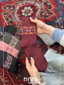 جوراب ساقدار بافت پشمی طرح ساق گلدار