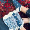 جوراب مچی نخی طرح گل برجسته