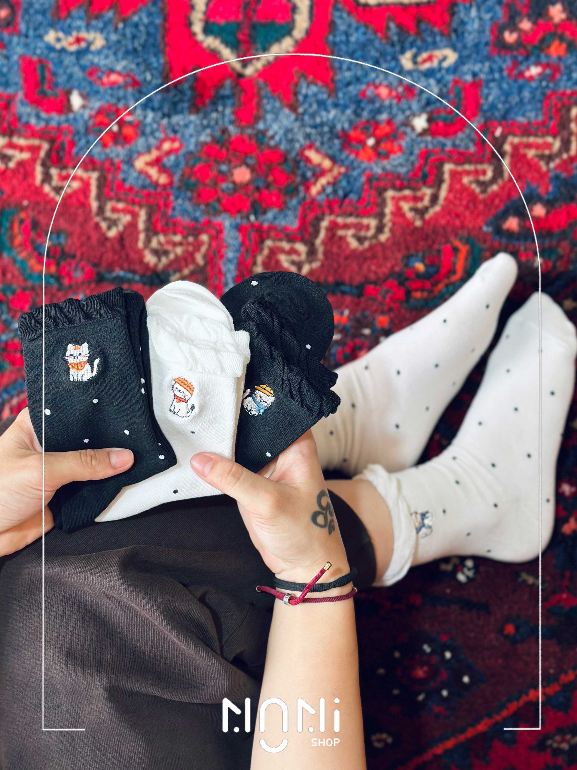 جوراب نیم ساق لبه چین گلدوزی طرح پیشی