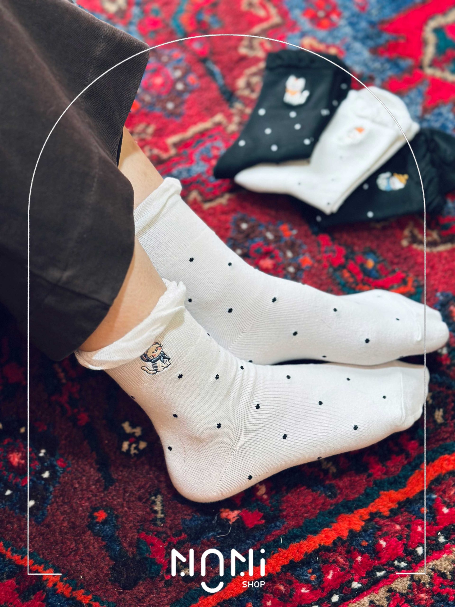 جوراب نیم ساق لبه چین گلدوزی طرح پیشی